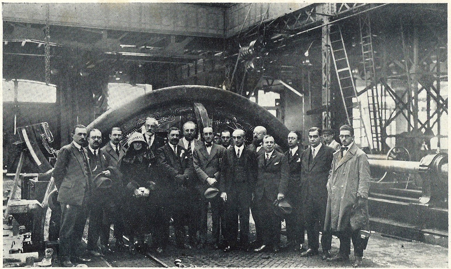 511___vizit_la_reia_n_1926_a_participanilor_la_o_conferin_internaional_de_foraje